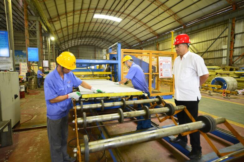 記山西盛大鋼結(jié)構(gòu)工程有限公司彩板車(chē)間