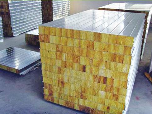 鋼結構廠房中的巖棉夾芯板為什么會出現爆裂？